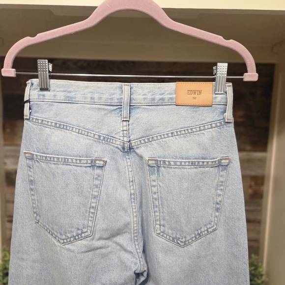 Edwin Hana Crop Calm Down Light Wash Ankle Jeans W/ Distressed Bottom - Picture 10 of 12